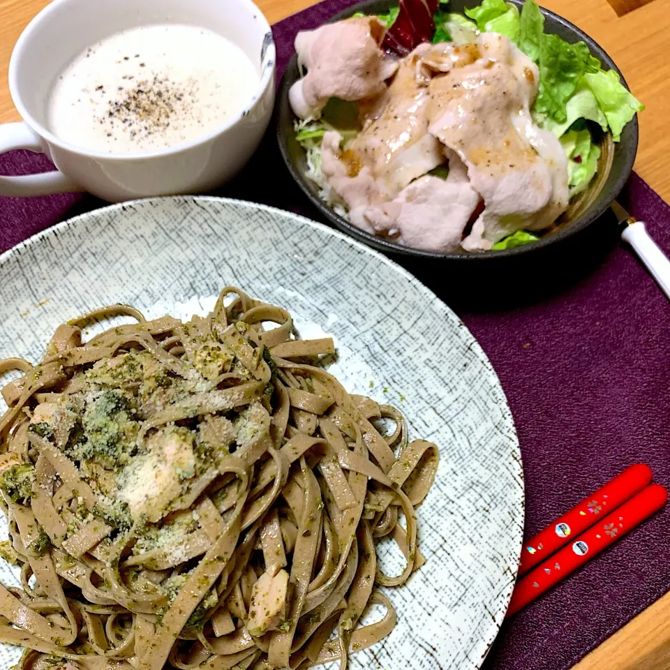 Snapdishの料理写真:そばパスタ 大葉ジェノベーゼ
ごぼうのポタージュ|&しーさん