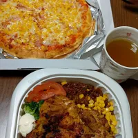 Snapdishの料理写真:メキシカンピラフ&チキン&マヨコーンピザ🍕|白石順子さん