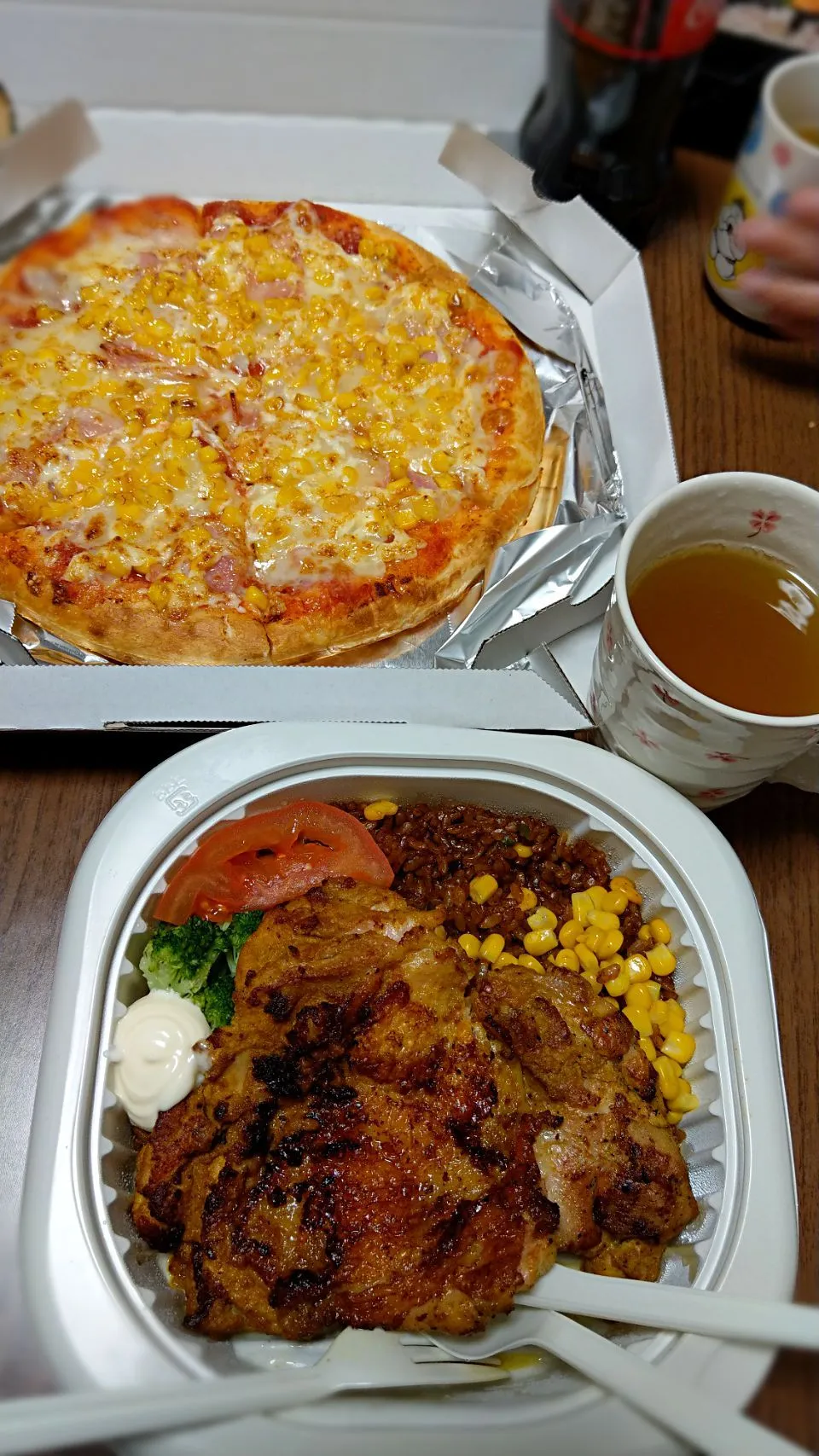 メキシカンピラフ&チキン&マヨコーンピザ🍕|白石順子さん