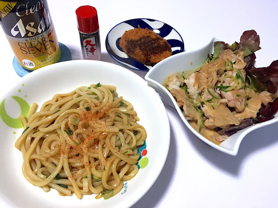 今宵は、すき焼き風焼うどん🍲
#すき焼き風焼うどん
#棒々鶏サラダ
#牛肉コロッケ|Kojiさん