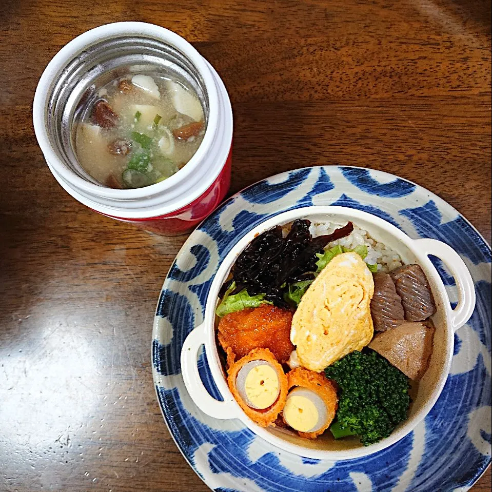 私弁当🍱
   豆腐となめこのお味噌汁🙂|miimiさん