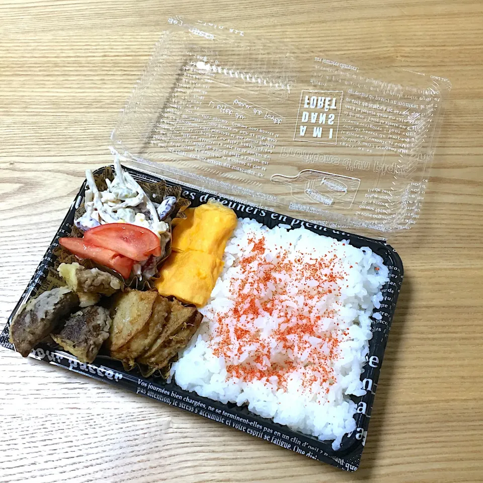 木曜日の旦那さんのお弁当☺︎ #お弁当記録   #紅生姜入り卵焼き  #レンコンのはさみ揚げ #しいたけ天ぷら #ごぼうサラダ|むさけんさん