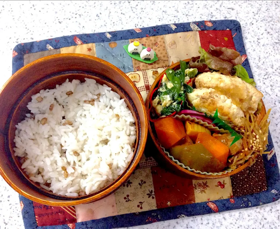 Snapdishの料理写真:今日のお弁当😊 #地味弁当  #夫弁当  #わっぱ弁当  #丸弁当|naonaomimichanさん