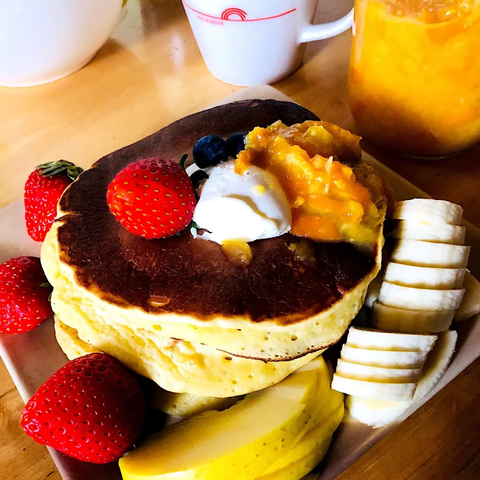 Snapdishの料理写真:フルーツたっぷりパンケーキ🥞|ミカさん