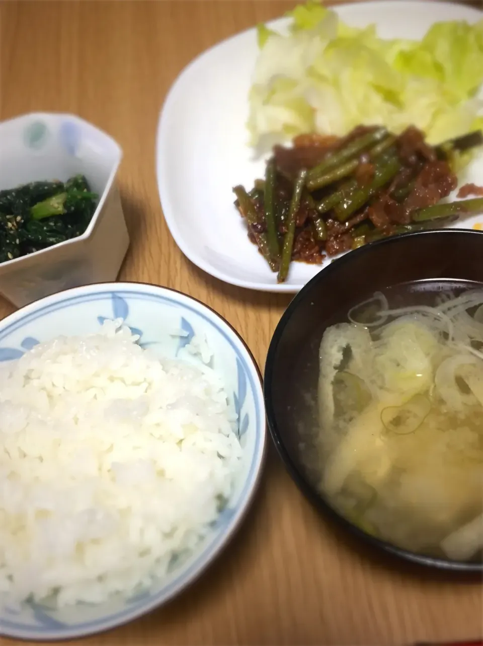 牛肉とニンニクの芽の甘辛炒め🍴✨
ほうれん草の胡麻和え
豆腐と油揚げのお味噌汁|ひょうたんさん