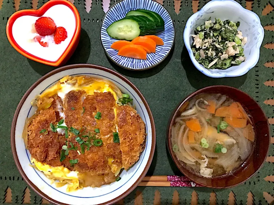 カツ丼定食|ゆうかさんさん