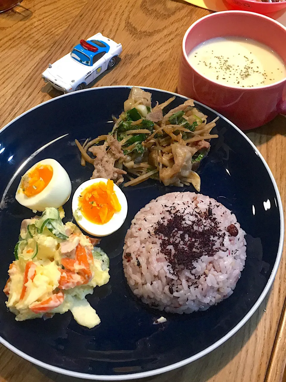 今日の夕飯⭐️苦手なカリフラワーもスープにすればめちゃ美味しい！|happinosukeさん