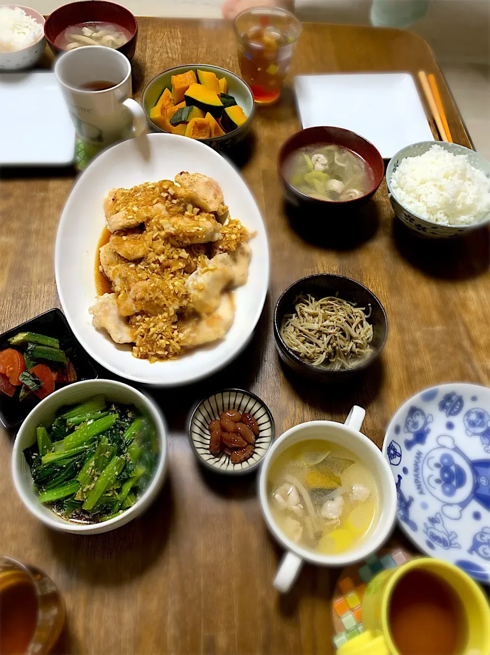 油淋鶏・小松菜の胡麻和え・カボチャの煮物・えのきののり和え・金時豆・中華スープ・ご飯|ちびろ菌さん