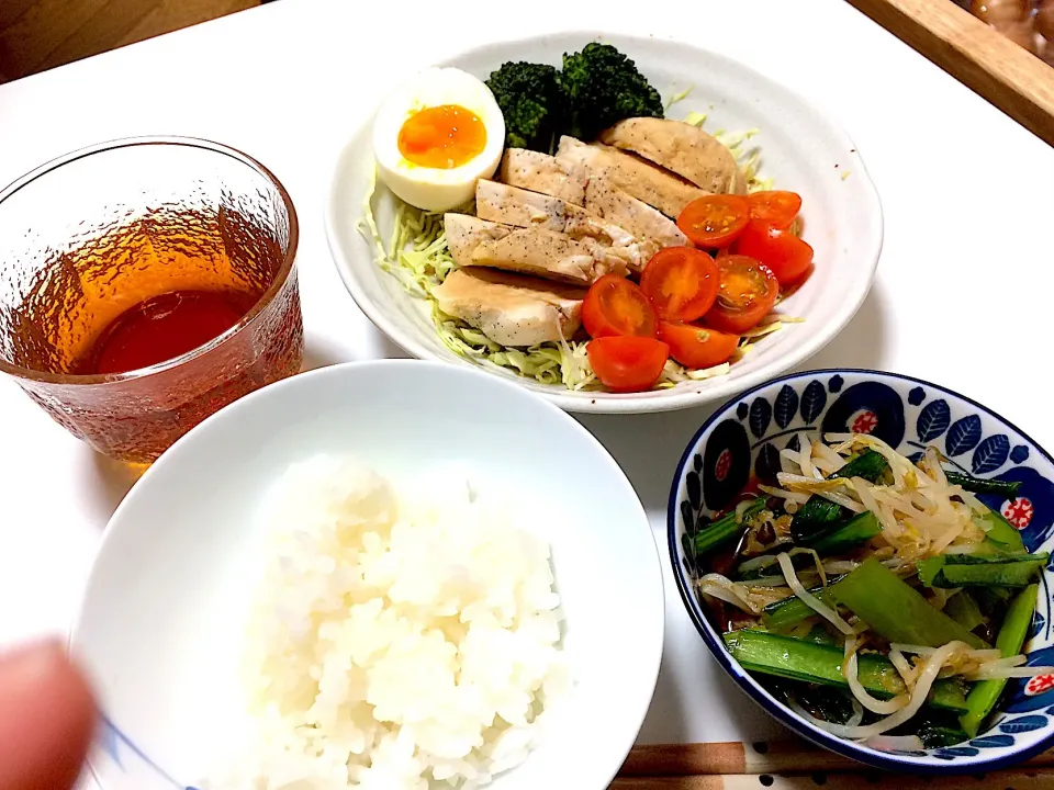 チャーシュー蒸し鶏サラダ 小松菜ともやしのオイスターソース炒め #はじめての投稿|ナッツさん