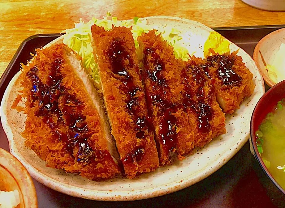 営業プレゼン前 勝負らんち❗️                                             カラッとロースカツ定食 1,050円‼️|酒肴菜 kun                          自 2018.5.1さん