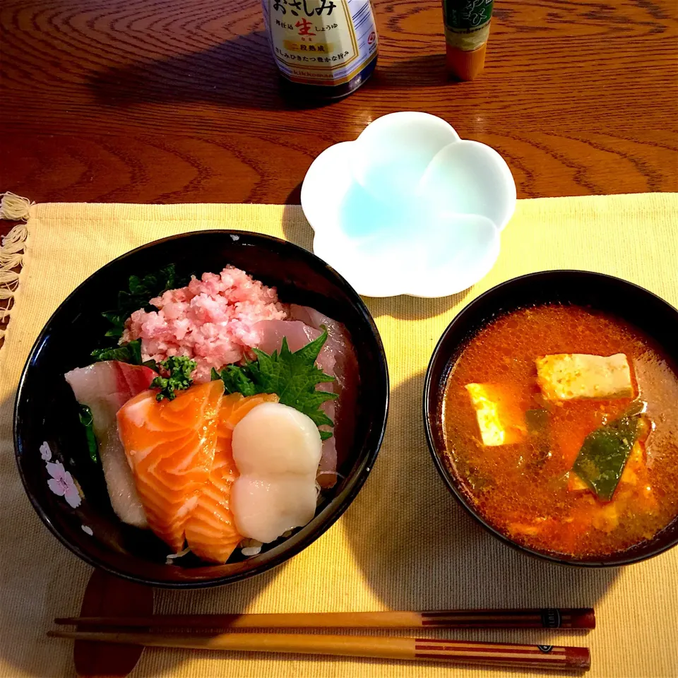 Snapdishの料理写真:海鮮丼、スンドゥブ|yakinasuさん