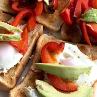 Avo rare eggs with fried mushrooms and bell peppers on toast|Maria Aliceさん