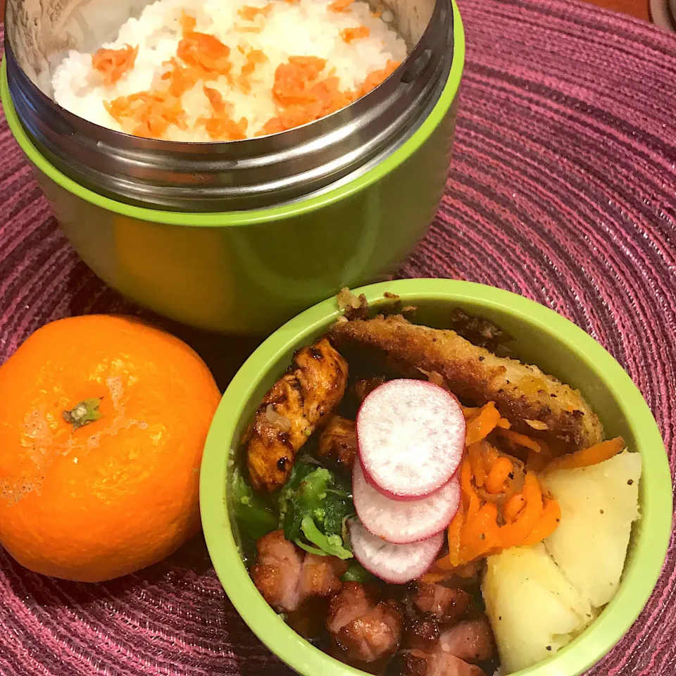 今日のお弁当🍱
魚のムニエル
とりのケチャップ炒め

週末金曜日
風が強く吹き
寒そうです。

暖かくして
出かけてね
今日も気をつけて
いってらっしゃい👋😊|mokoさん