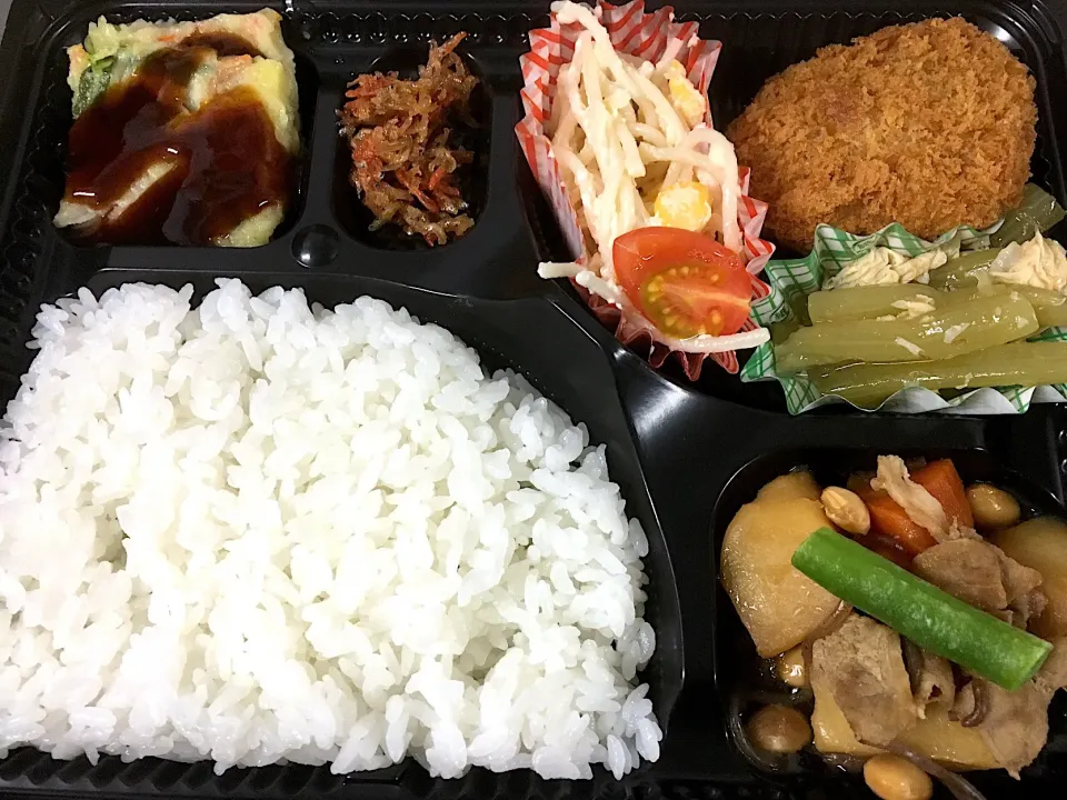 大豆入り肉じゃが 日替わりランチ 宅配弁当 豊川市配達|Naokazu Kuritaさん