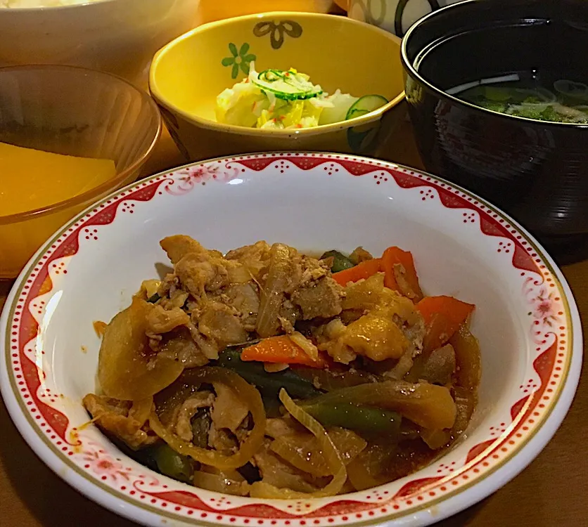 アル中病棟の晩ごはん⭐️⭐️⭐️
ごはん🍚  中華スープ（きのこ🍄） 豚肉の洋風炒め  レモン🍋風味サラダ🥗  ピーチゼリー🍑|ぽんたさん