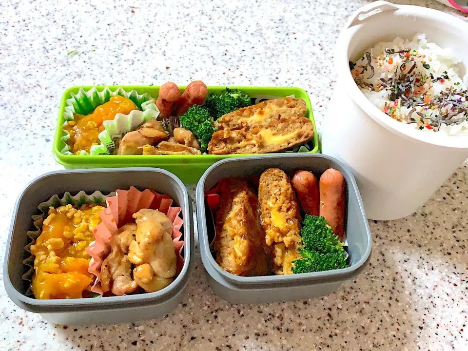 Snapdishの料理写真:#部活男子お弁当。姉おまけ弁当。カボチャのそぼろ煮。照り焼きチキン。チーズハンバーグ、、#お弁当|yukaさん