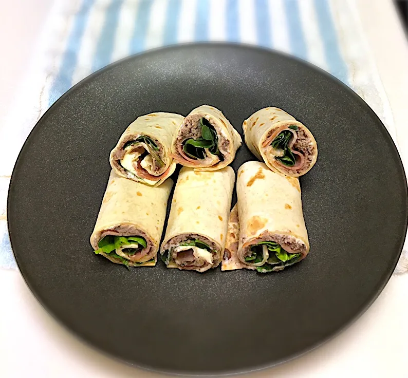 Snapdishの料理写真:Refried Beans-Bacon-Spinach-Gorgonzola Tortilla Pinwheels|gonbenさん