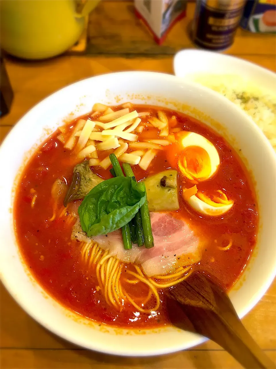 Snapdishの料理写真:トマトラーメン バターライスセット
＋塩味玉
@麺屋Hululu|morimi32さん