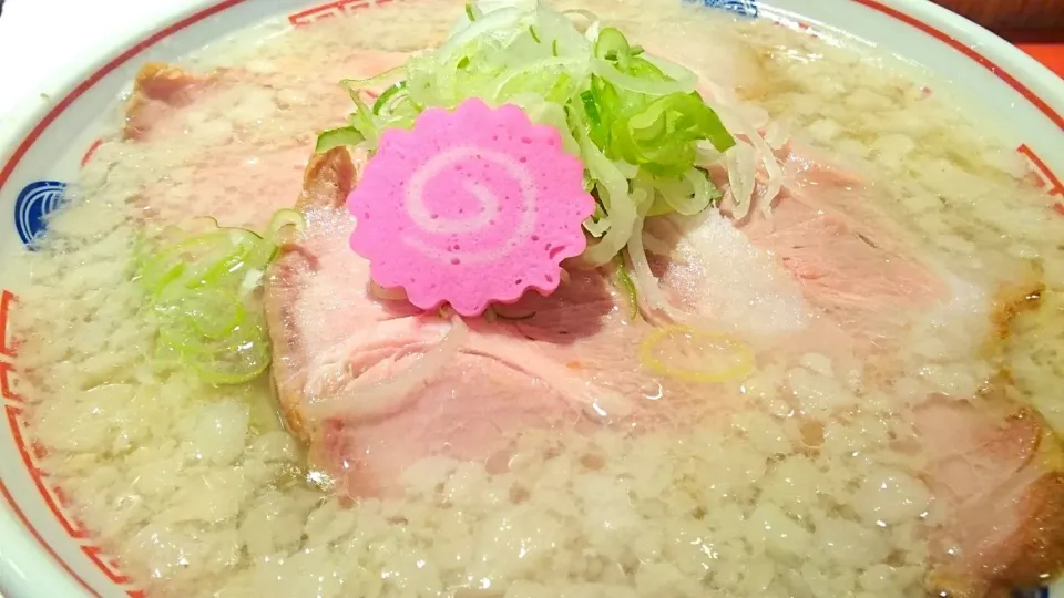 Snapdishの料理写真:【2019年1月オープン】
ソラノイロ食堂
ラーメン＋こってり（背脂、無料）
＠池袋19023|大脇さん