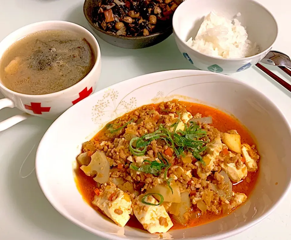 麻婆豆腐と中華スープ
この後、瞬時に麻婆丼
 #麻婆豆腐  #麻婆丼  #中華スープ|Snow10さん