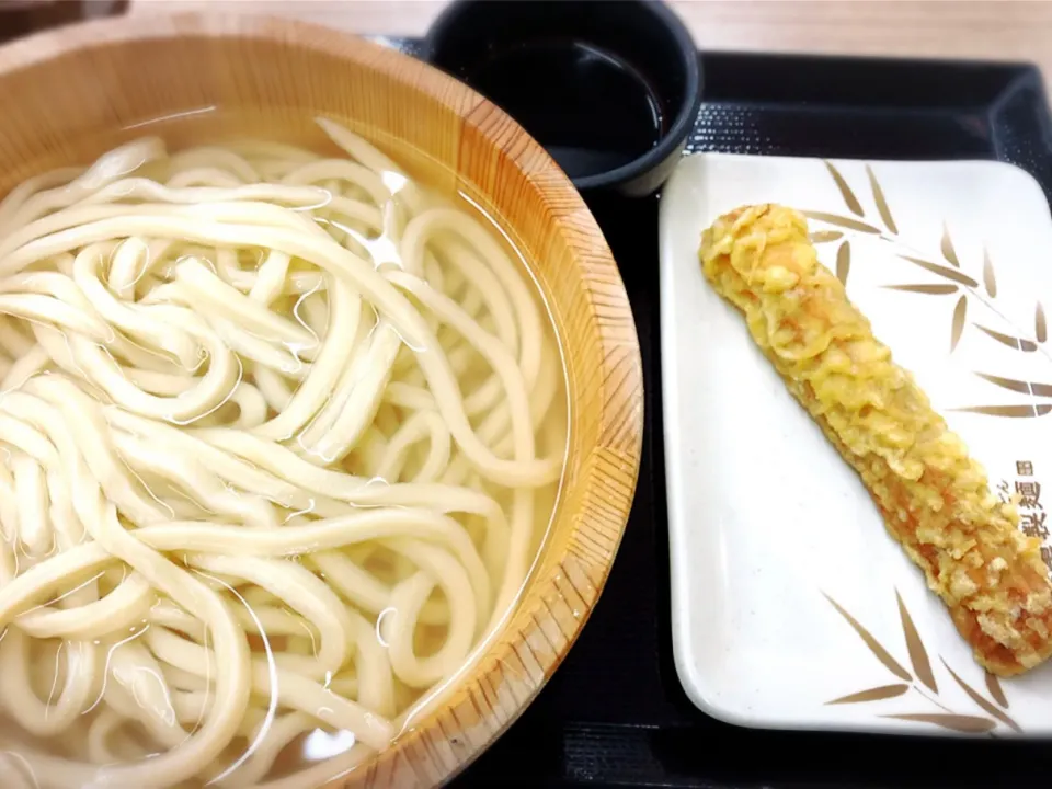 釜揚げうどん（大） ¥390→¥190 ＋ ちくわ天 ¥110|Blue Moon Caféさん