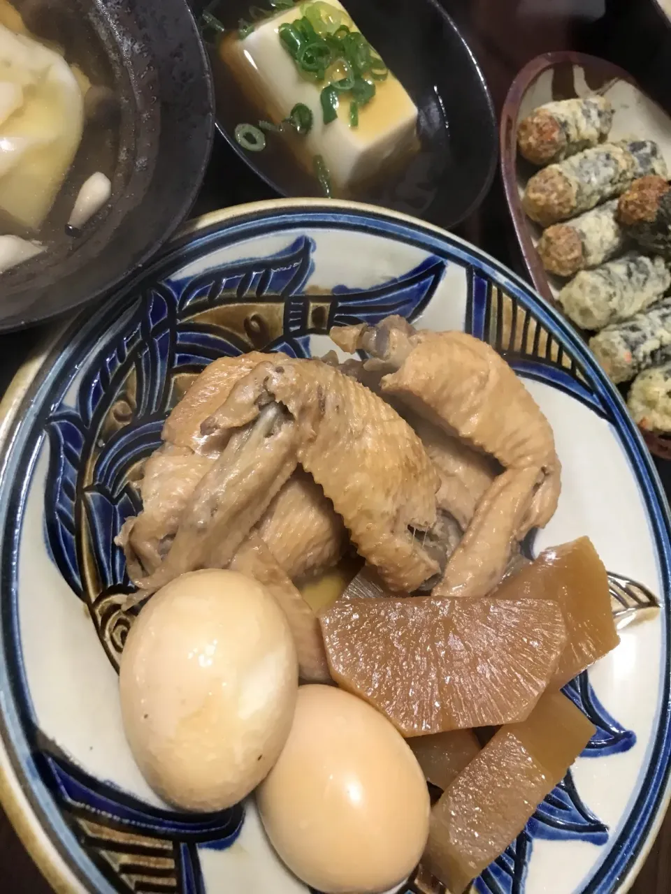 Snapdishの料理写真:2月1日晩ご飯。手羽先と大根煮、ごま豆腐あんかけ、コストコの春雨ロール、ワンタンスープ。|あやさん