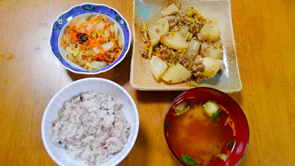 １月２４日　大根とひき肉の煮物　白菜とにんじんのしそ和え　お味噌汁|いもこ。さん