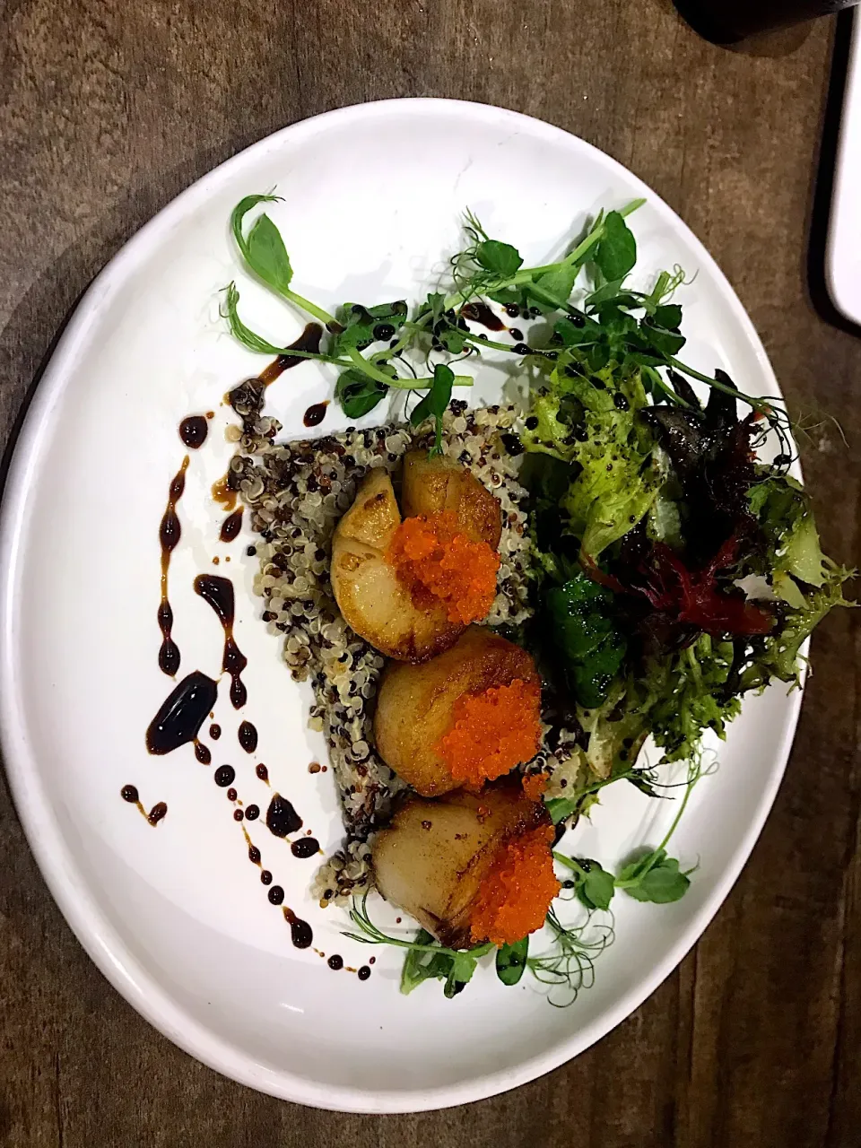 Pan fried Hokkaido scallops and quinoa with seaweed salad|Sky Blueさん