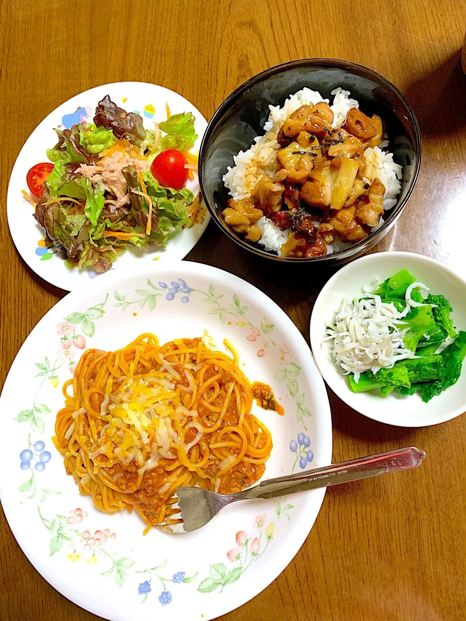 Snapdishの料理写真:#晩御飯。ボロネーゼ。焼き鳥丼。菜の花のおひたし、しらすかけ。|yukaさん