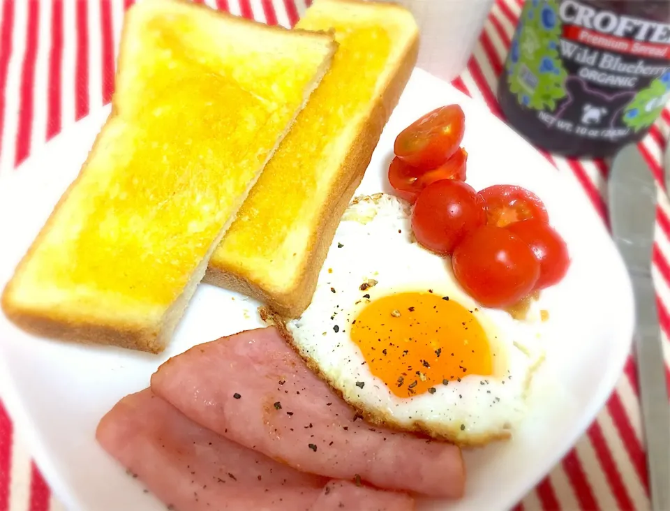 朝食🍽ハムエッグ|琥珀さん