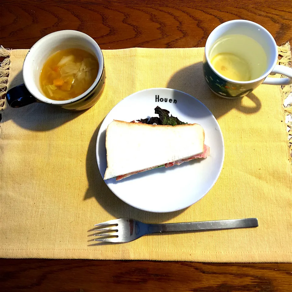 BLTサンド、野菜スープ、レモネード|yakinasuさん