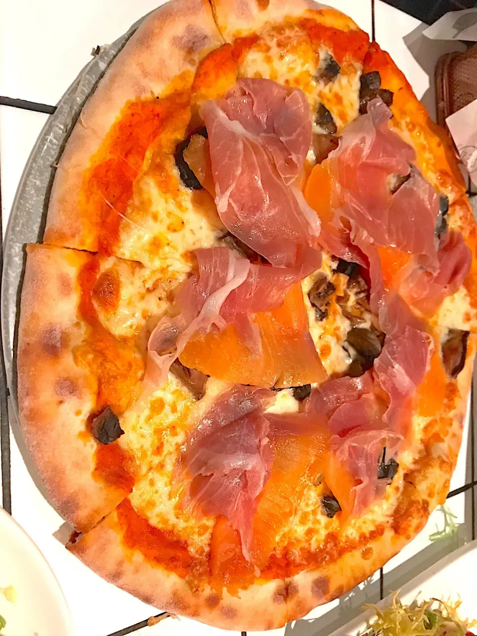 Parma ham & smoked salmon pizza|Sky Blueさん