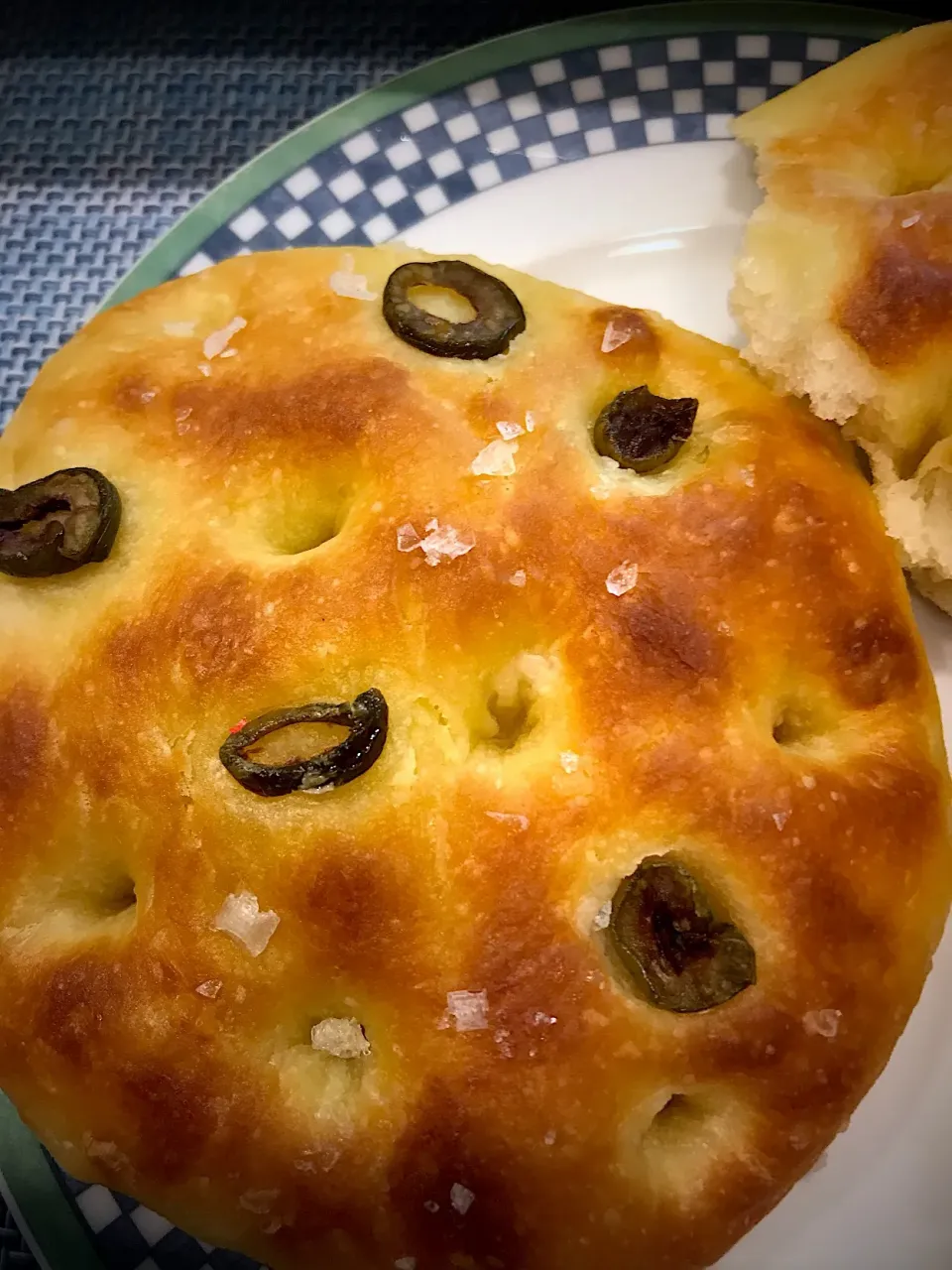 Snapdishの料理写真:シュトーレンママさんの料理 YOさんの料理 フォカッチャ焼きました❣️
シュトママ  初めてのフォカッチャ😱💦|シュトママさん