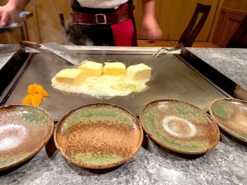 長男二十歳誕生日！アイスクリームの鉄板焼き作成中(3/4)|マツさん