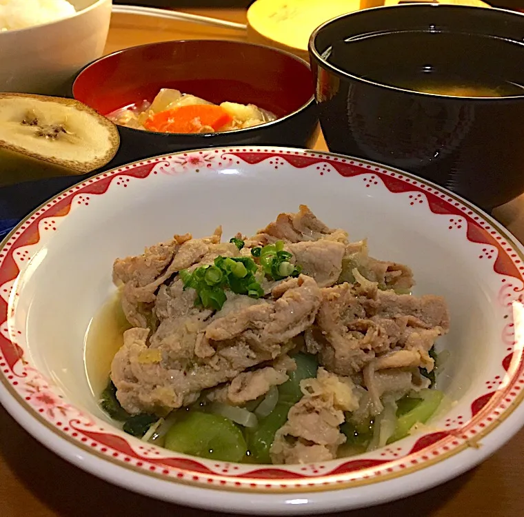 アル中病棟の晩ごはん⭐️⭐️⭐️
ごはん🍚  五目汁  茹で豚のねぎダレ🐷  ポテトのツナ煮🐟🥔  バナナ🍌  ふりかけ|ぽんたさん