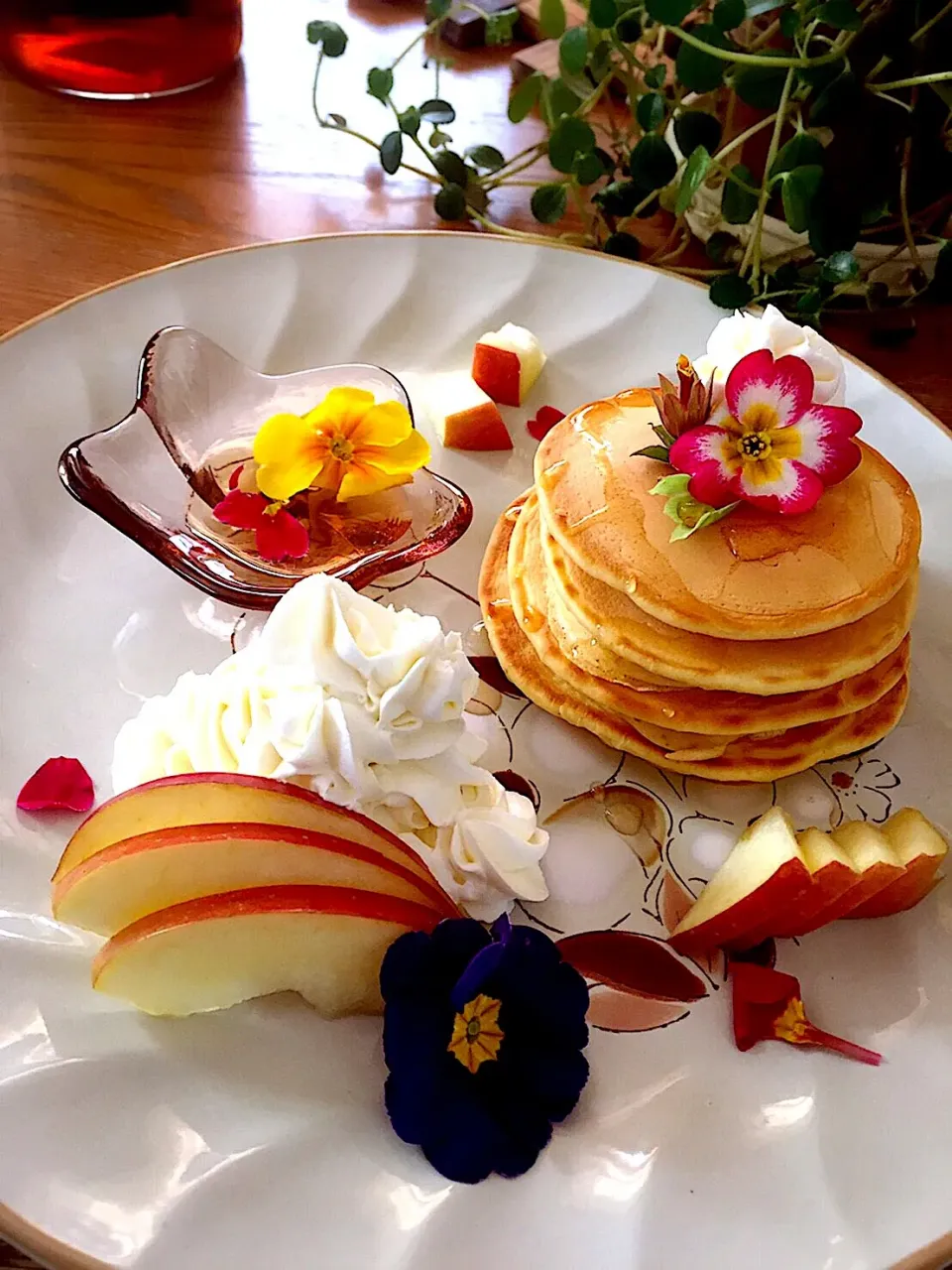 チーズクリームを味わうパンケーキプレート🥞|あずきさん