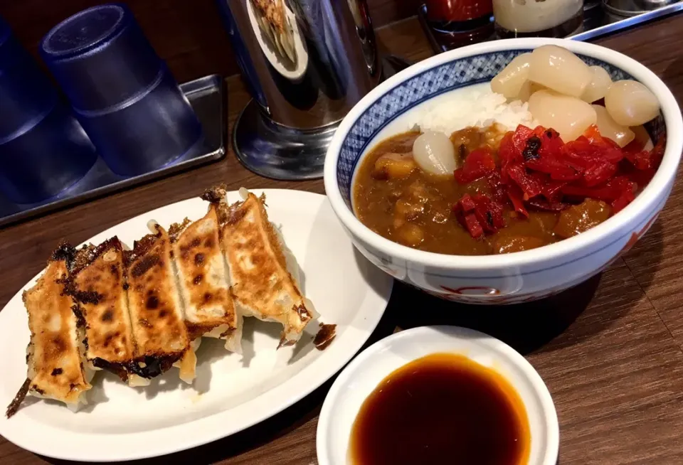 昼ごはん @ 御茶ノ水 大勝軒                                               復刻版 #カレーライス（ミニ）🍛                       & 復刻版 #餃子 🥟|酒肴菜 kun                          自 2018.5.1さん