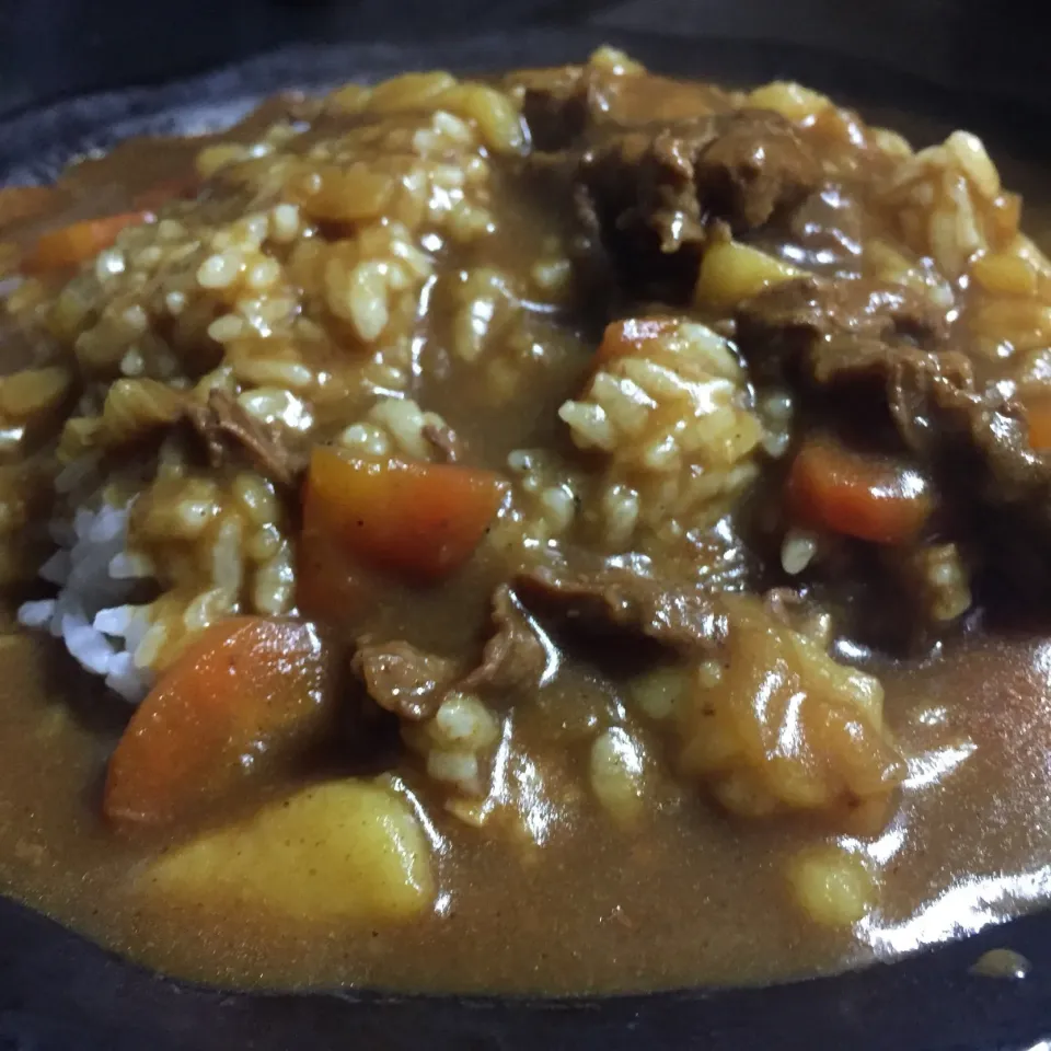 お手頃価格のお肉があったのでカレー煮込んでみました！ #カレーライス|kazzz3さん