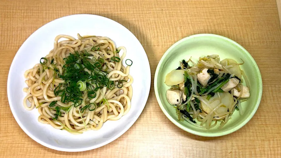 今日の朝ごはん、出汁焼うどんと中華鶏じゃが炒め|まちゃさん