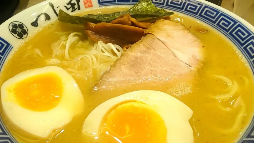 Snapdishの料理写真:【2019年1月オープン】
めん徳二代目つじ田 池袋西口店
濃厚味玉らーめん
＠池袋19025|大脇さん