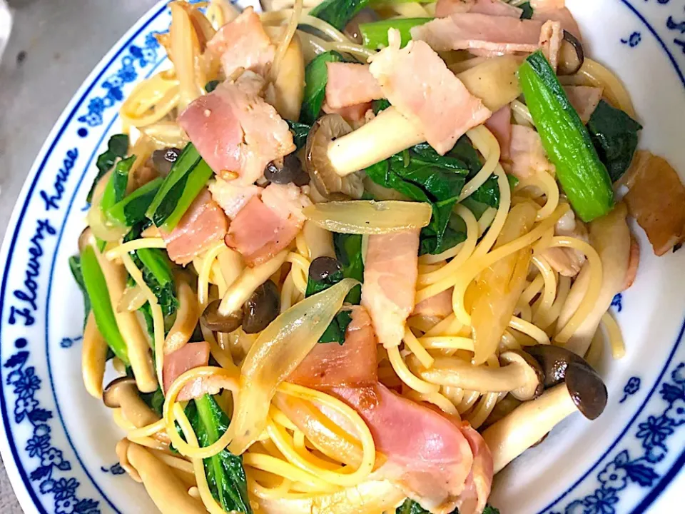 Snapdishの料理写真:｢きのこと塩昆布の和風パスタ｣|necodanyan🐾さん