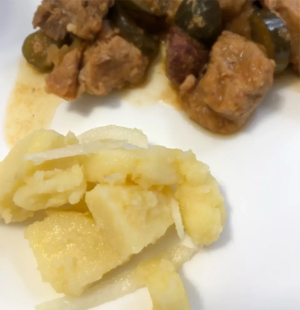 Snapdishの料理写真:Salată de cartofi cu ceapă🥔🇷🇴|aястасияさん