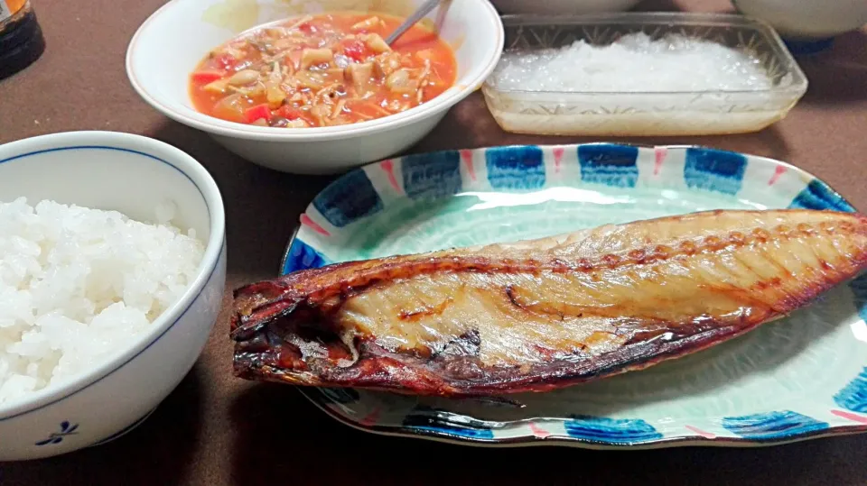 鯖の文化干しとトマトスープ夕飯|えっこさん