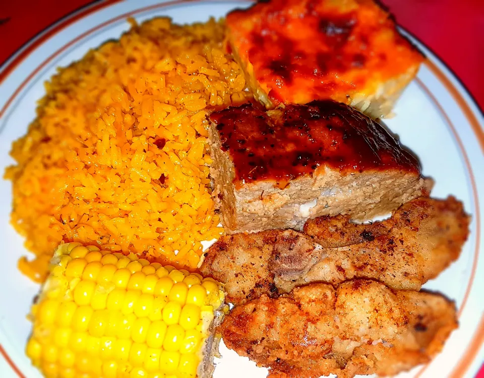 Jalof Rice with Cracked Pork Chop Turkey Meatloaf Baked Macaroni and Cheese and Sweet Garlic Corn.|Juan Simmsさん