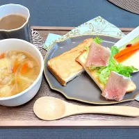 Snapdishの料理写真:#明太トースト#生ハムとクリームチーズのトースト #野菜スープ|ららぴさん