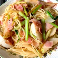 Snapdishの料理写真:かぶとベーコンのパスタ|@saさん