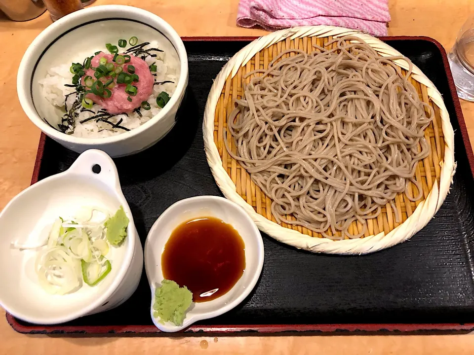 まぐろたたき丼(小)ともりそばセット|しのぶさん