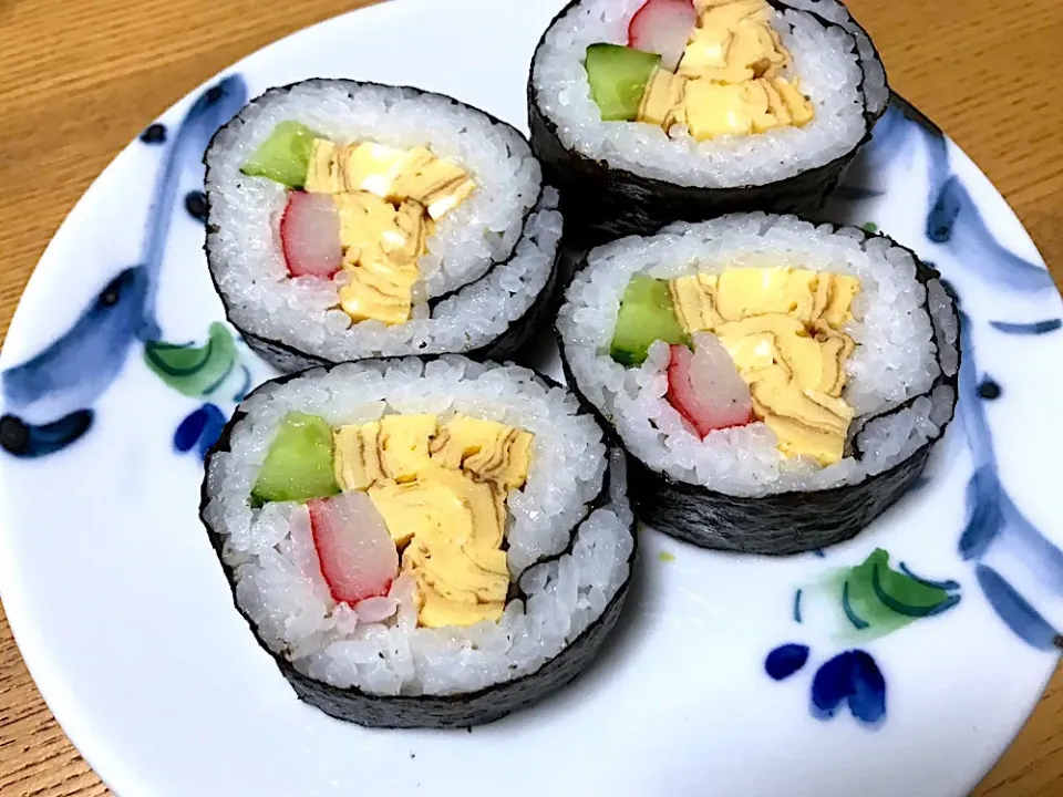 海老がなくなり、、
卵沢山の恵方巻き🌀😆|えいぽんさん