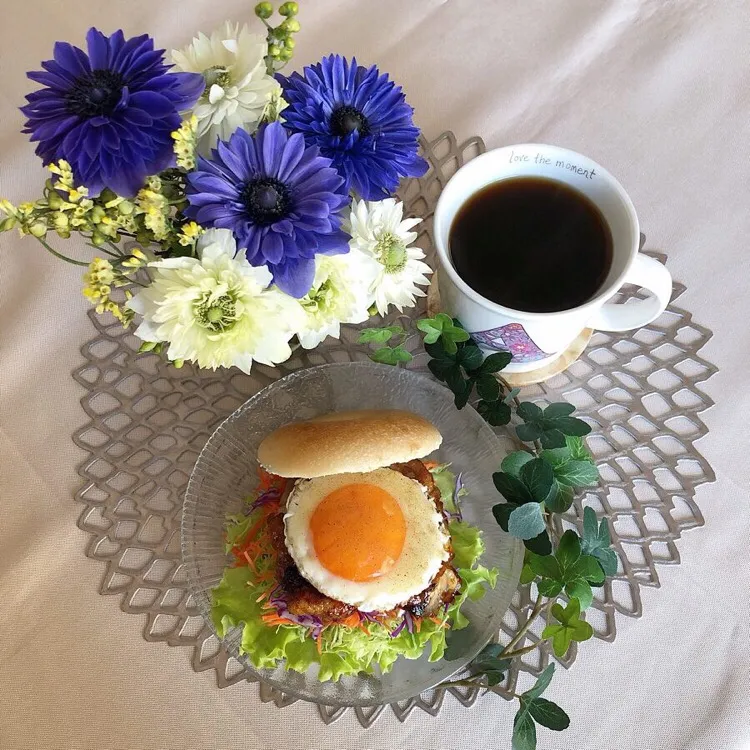 Snapdishの料理写真:2/4❤︎鶏皮焼き鳥&半熟目玉焼きベーグルサンド❤︎
夜は仕事なので私だけ早めの晩ごはん🥯
#晩ごはん #おうちごはん #おうちカフェ #鶏皮焼き鳥 #半熟目玉焼き #ベーグルサンド #自家製サンド|Makinsさん