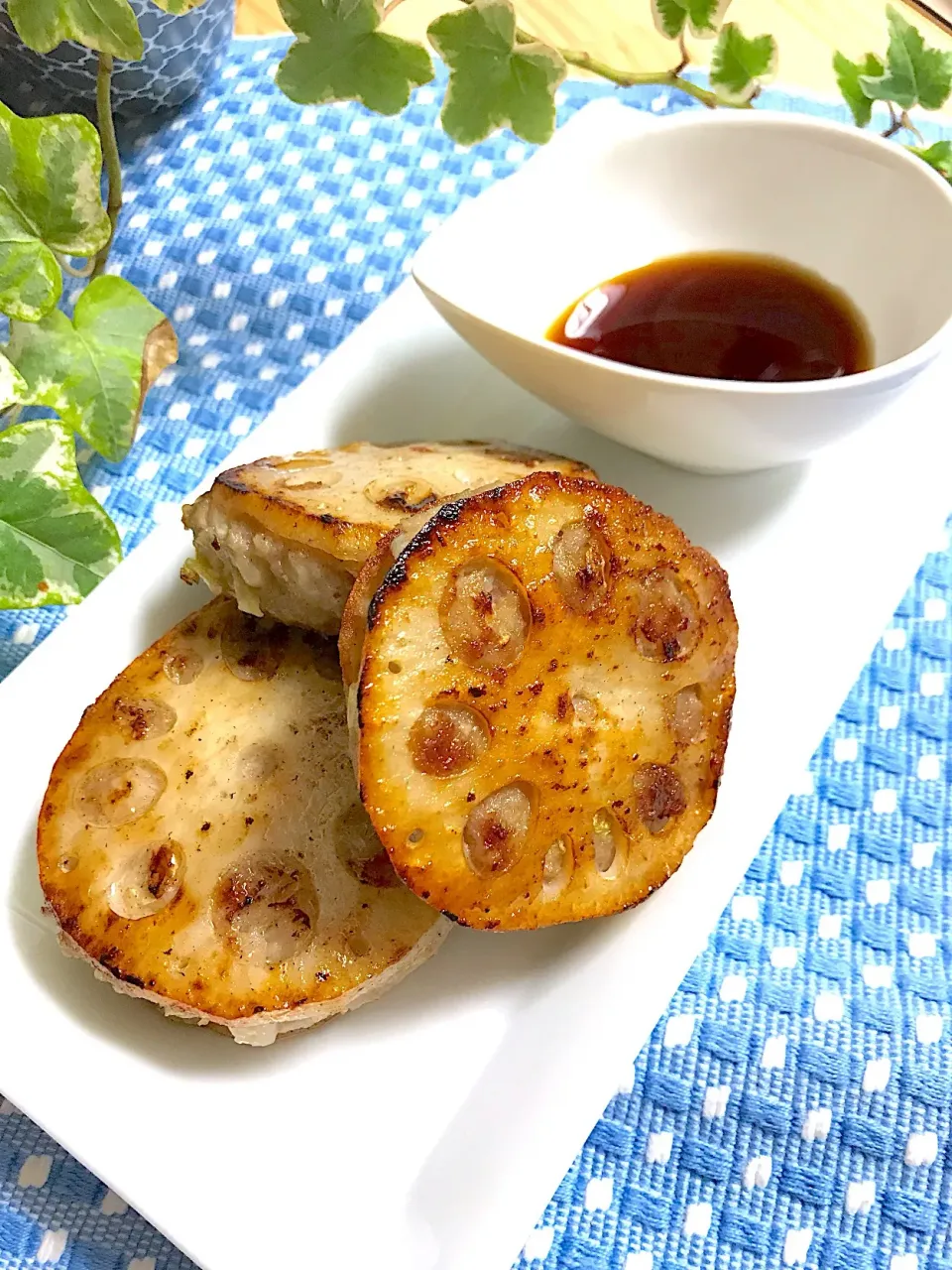 🥬白菜とレンコン入り 餃子味🥟レンコンはさみ焼き🍚🥢|Hollyさん